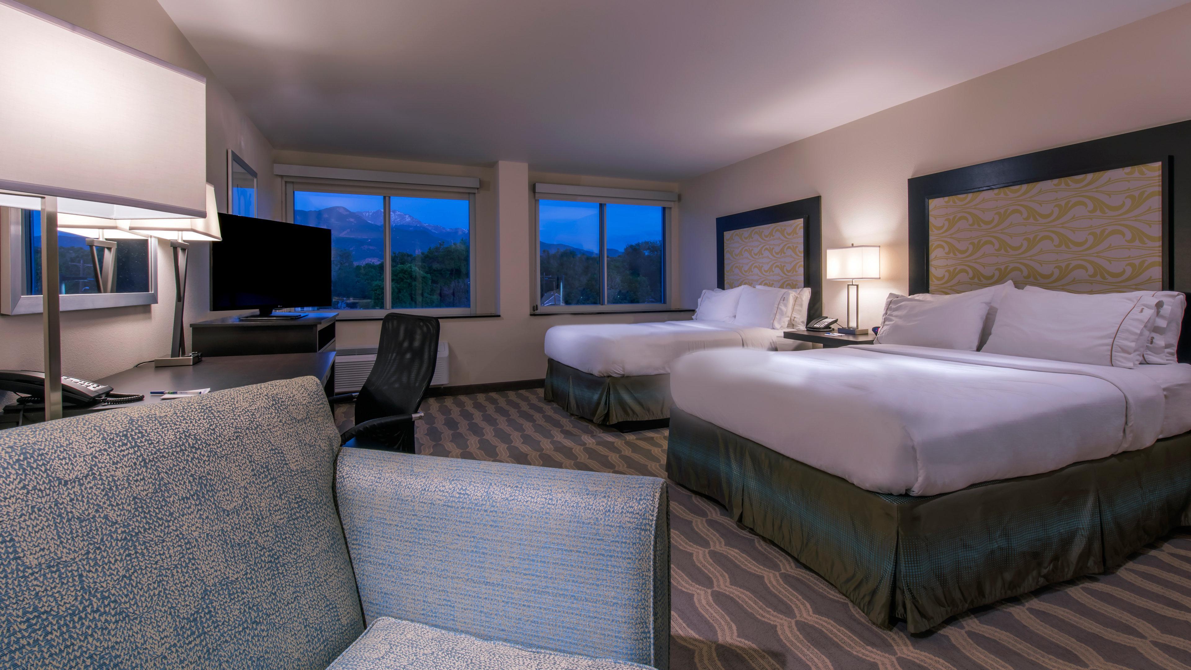 Holiday Inn Express & Suites Colorado Springs Central By Ihg Екстериор снимка