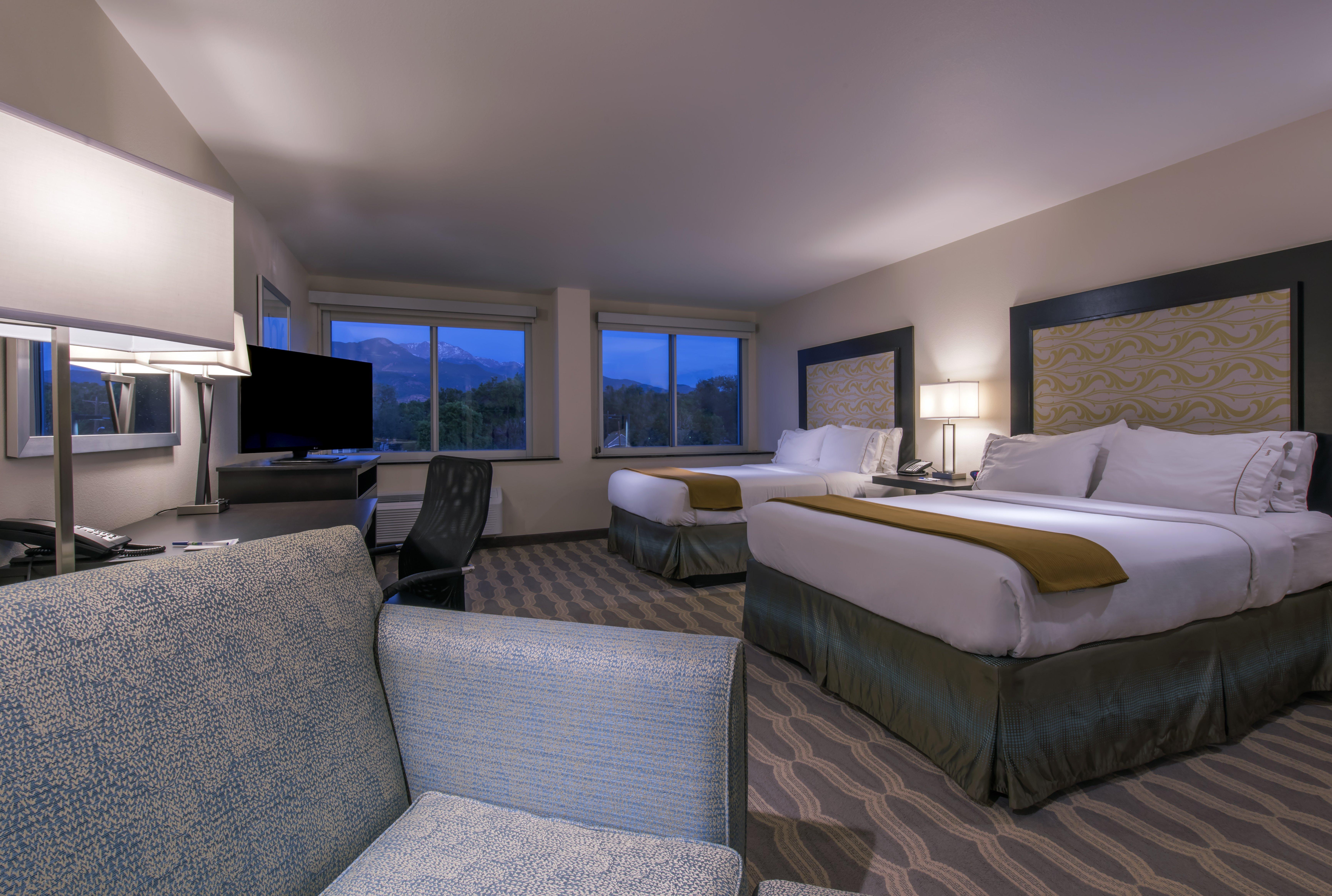 Holiday Inn Express & Suites Colorado Springs Central By Ihg Екстериор снимка