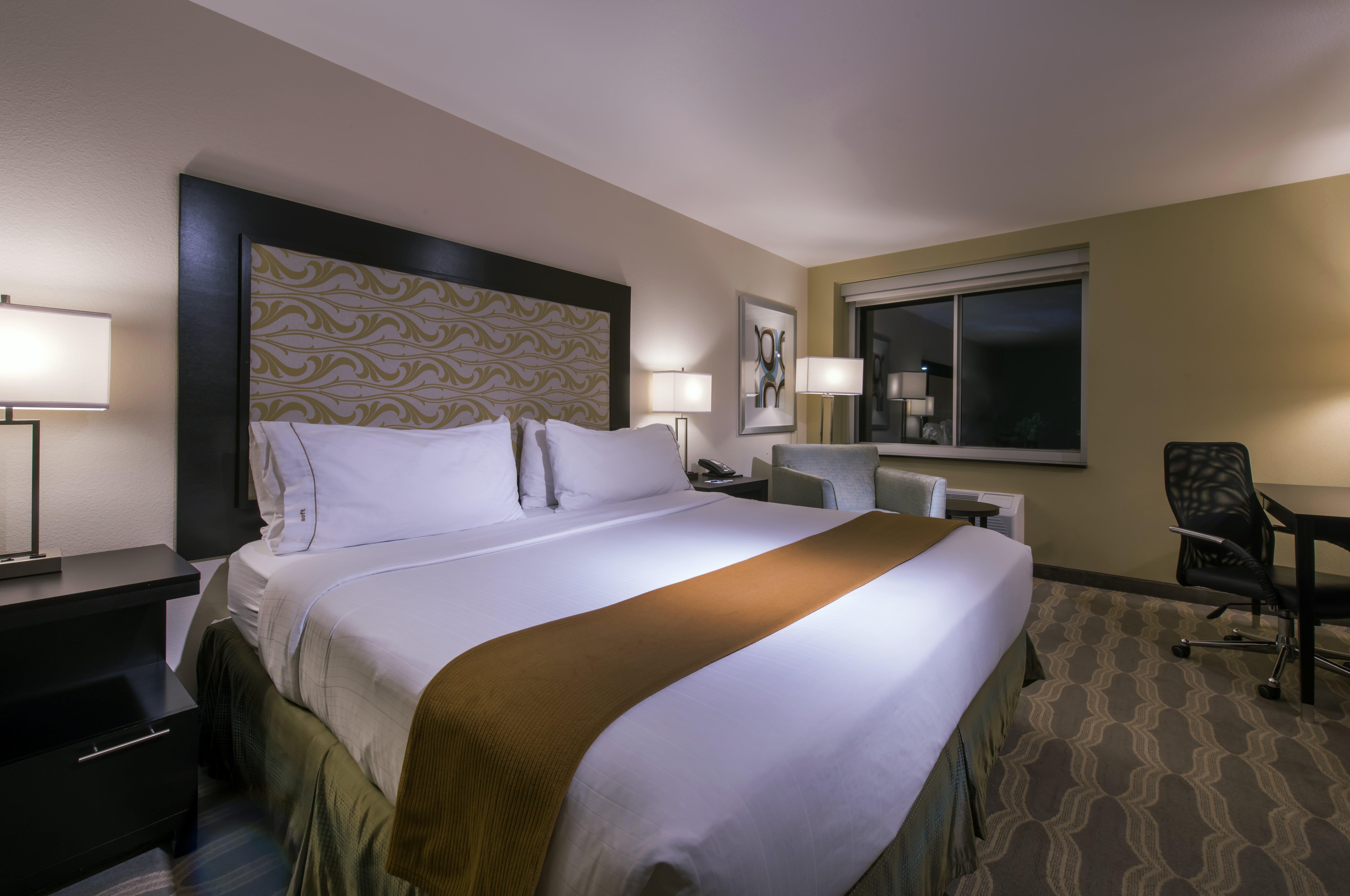 Holiday Inn Express & Suites Colorado Springs Central By Ihg Екстериор снимка