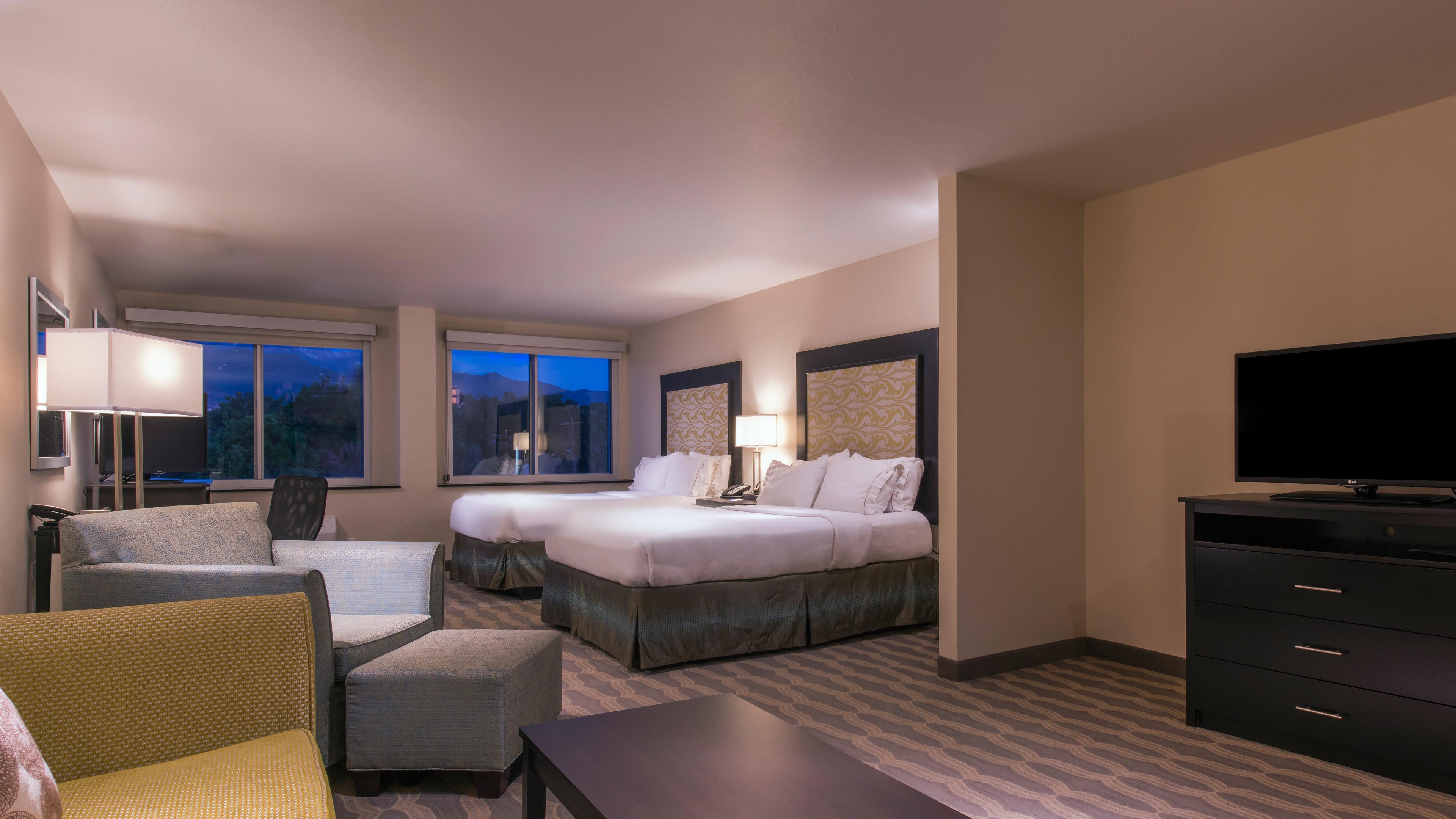 Holiday Inn Express & Suites Colorado Springs Central By Ihg Екстериор снимка