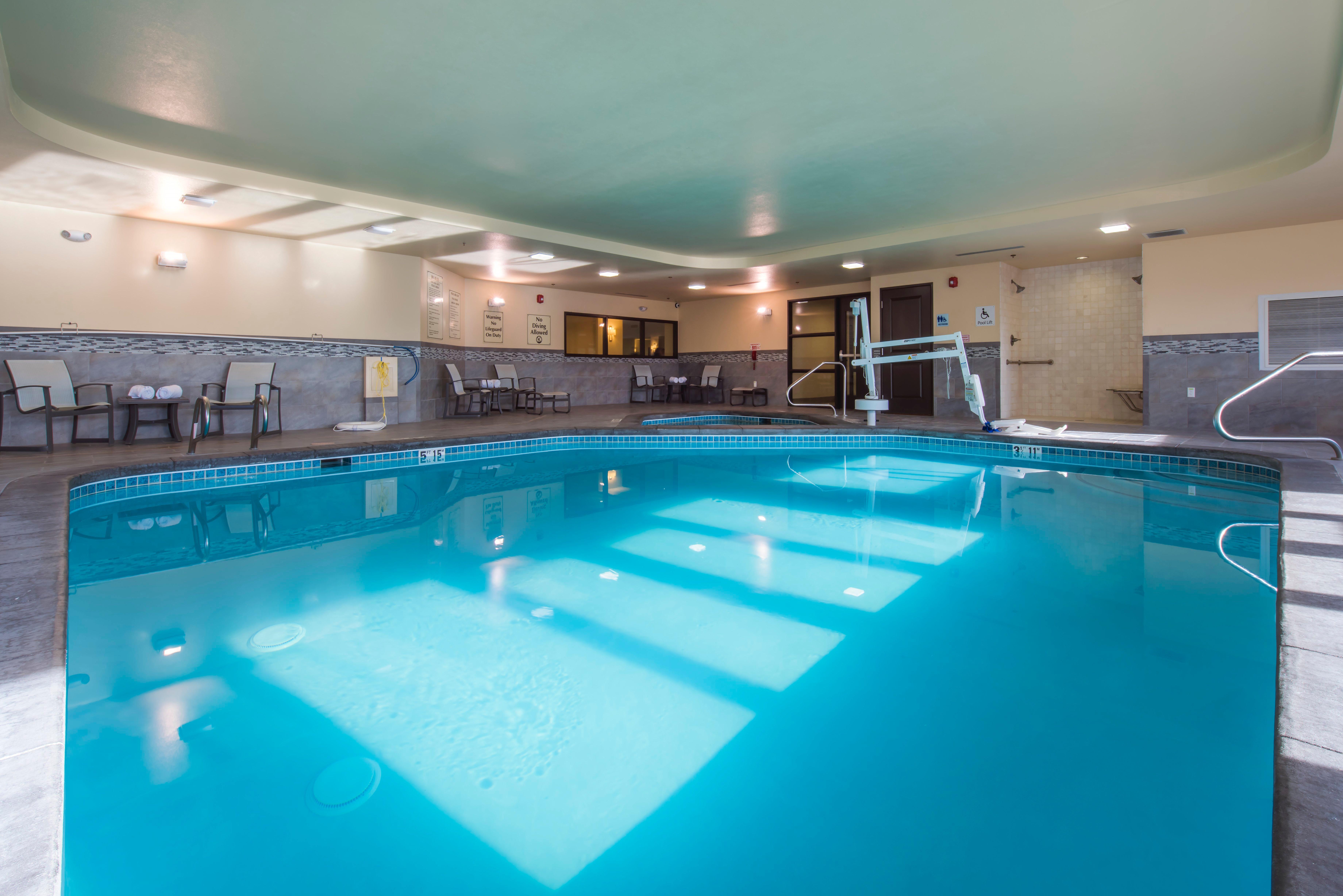 Holiday Inn Express & Suites Colorado Springs Central By Ihg Екстериор снимка