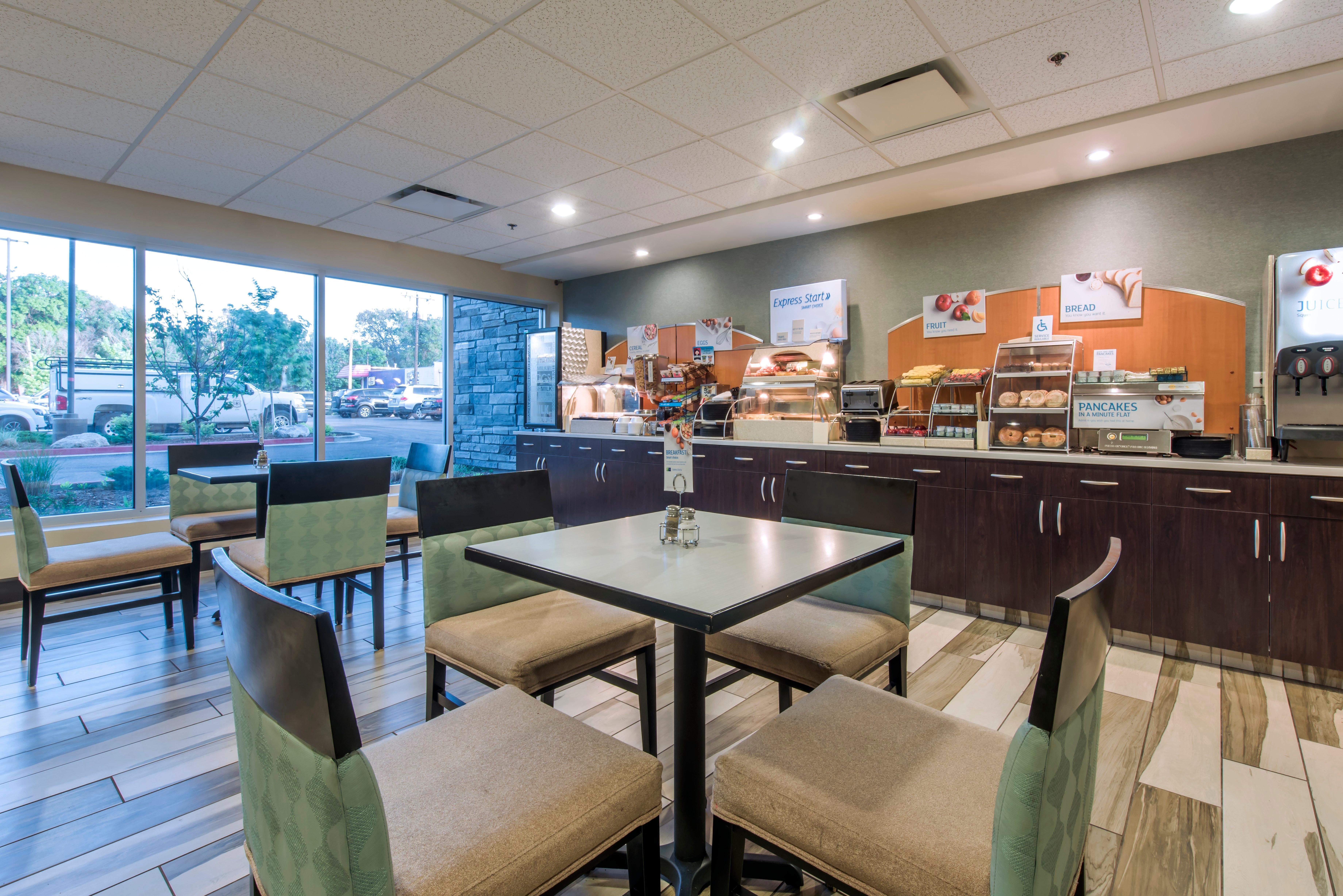 Holiday Inn Express & Suites Colorado Springs Central By Ihg Екстериор снимка