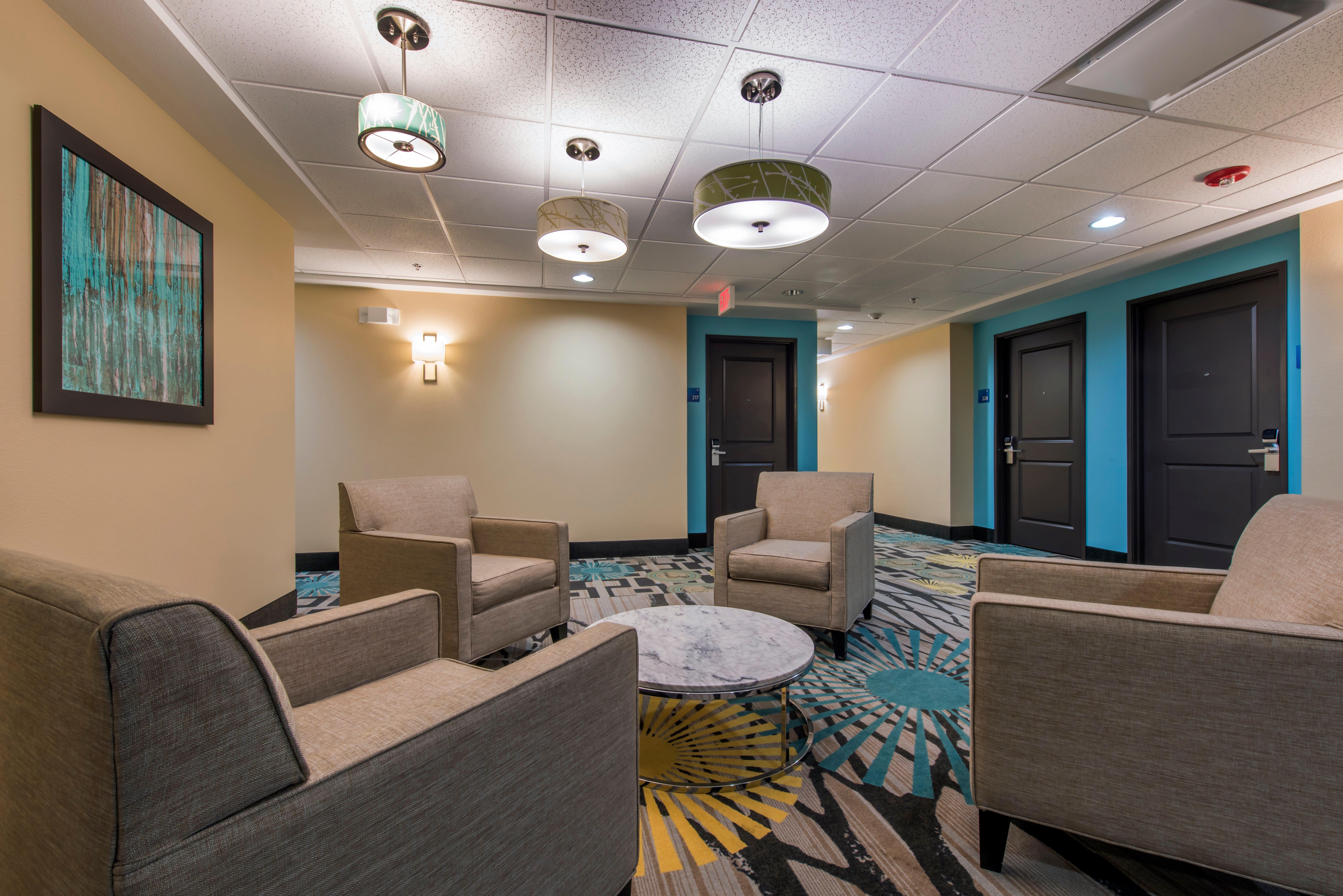 Holiday Inn Express & Suites Colorado Springs Central By Ihg Екстериор снимка