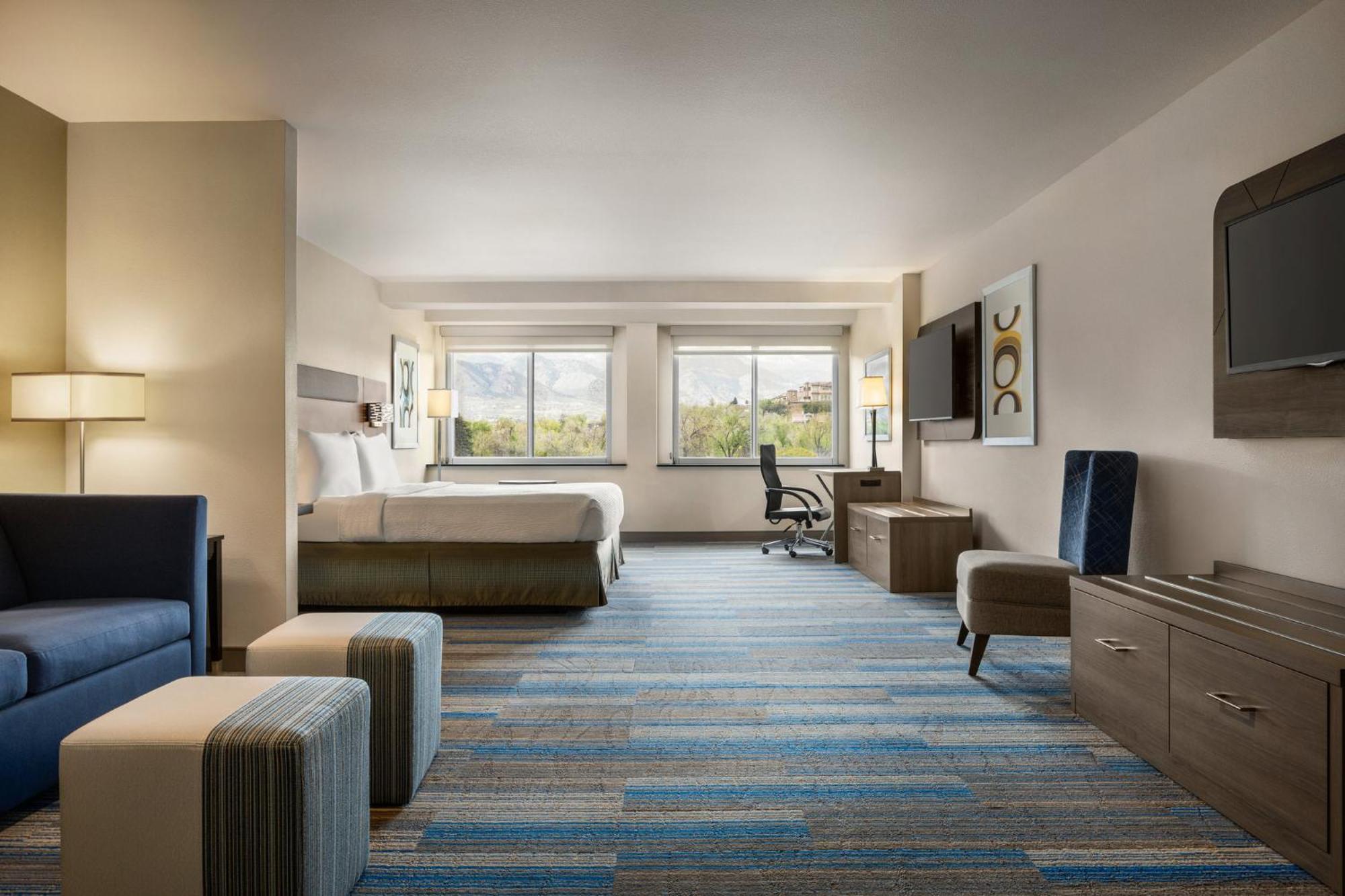 Holiday Inn Express & Suites Colorado Springs Central By Ihg Екстериор снимка