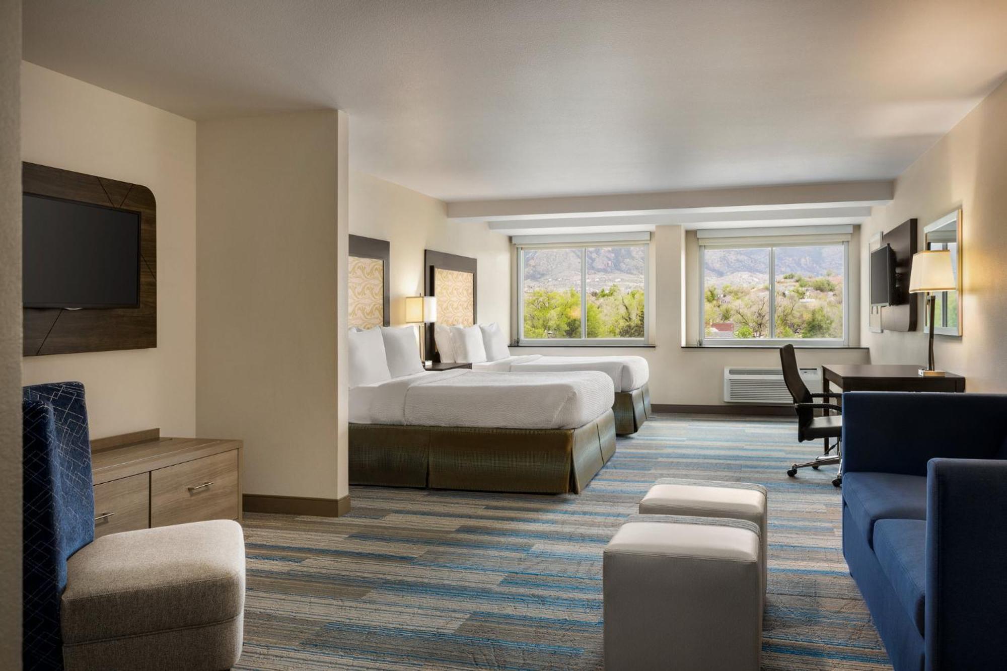 Holiday Inn Express & Suites Colorado Springs Central By Ihg Екстериор снимка