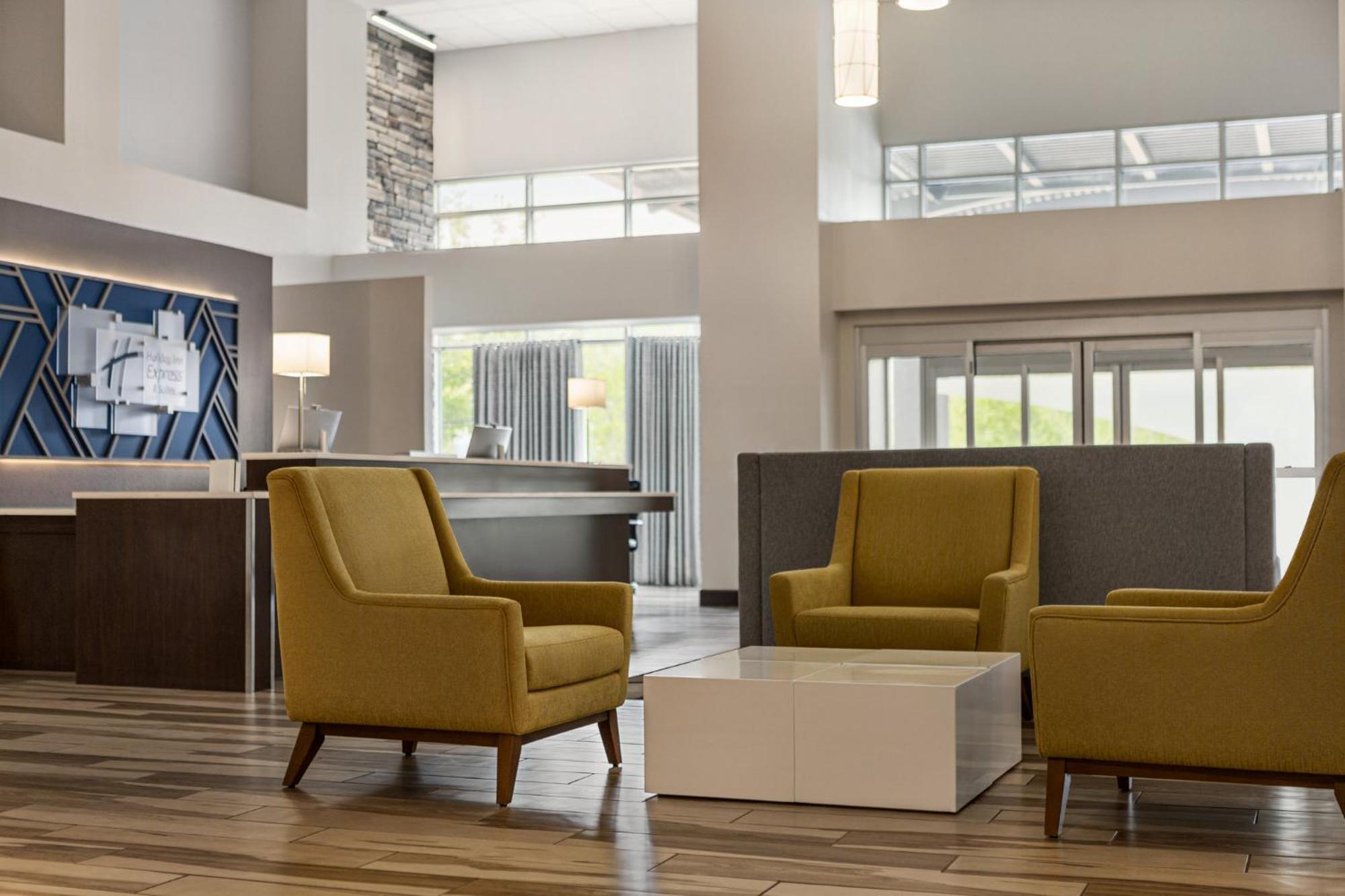 Holiday Inn Express & Suites Colorado Springs Central By Ihg Екстериор снимка