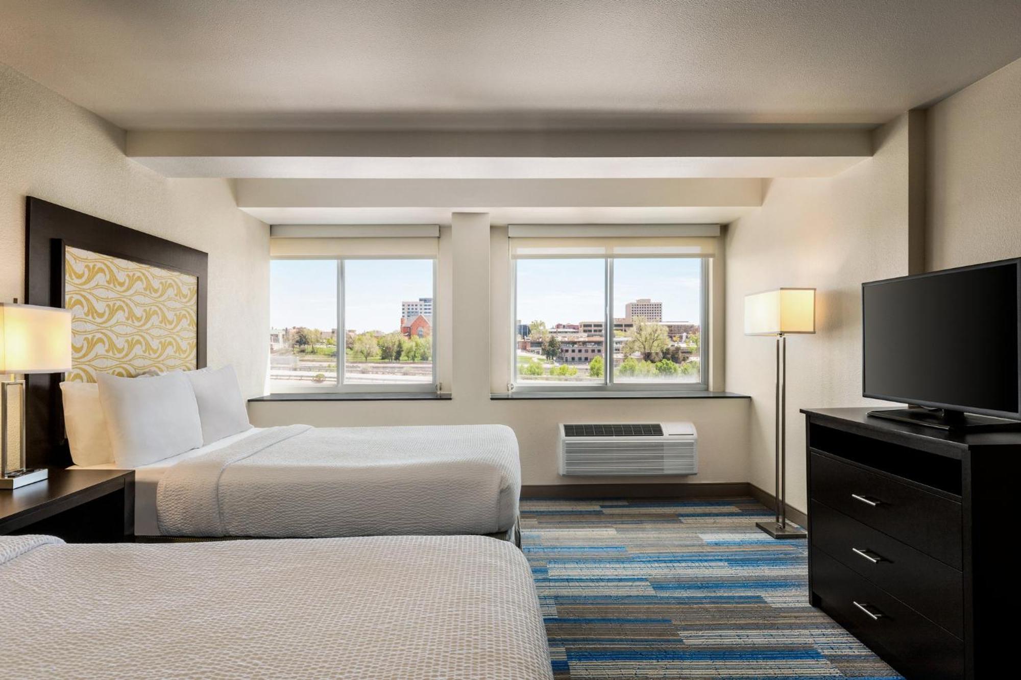 Holiday Inn Express & Suites Colorado Springs Central By Ihg Екстериор снимка