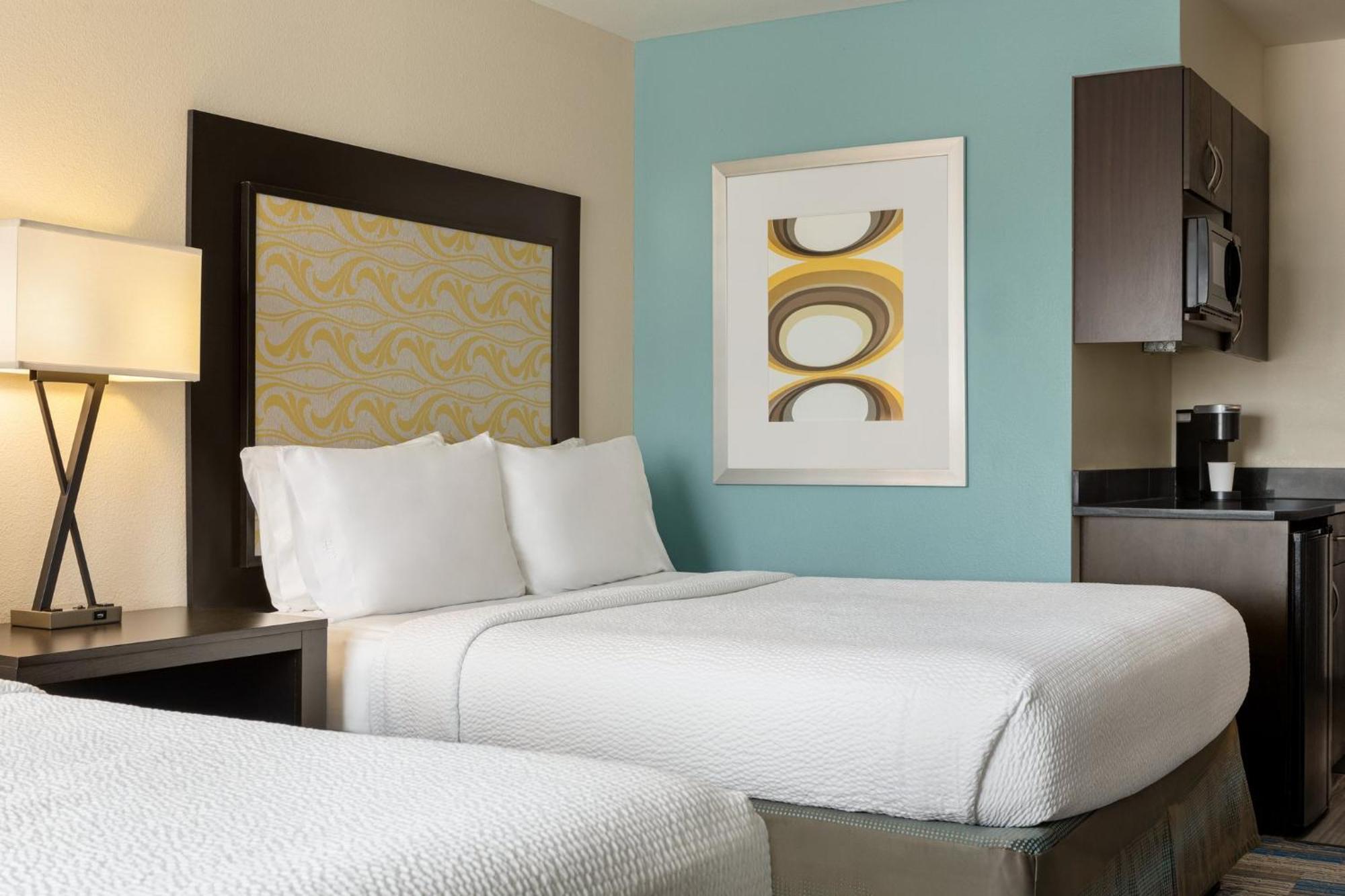 Holiday Inn Express & Suites Colorado Springs Central By Ihg Екстериор снимка
