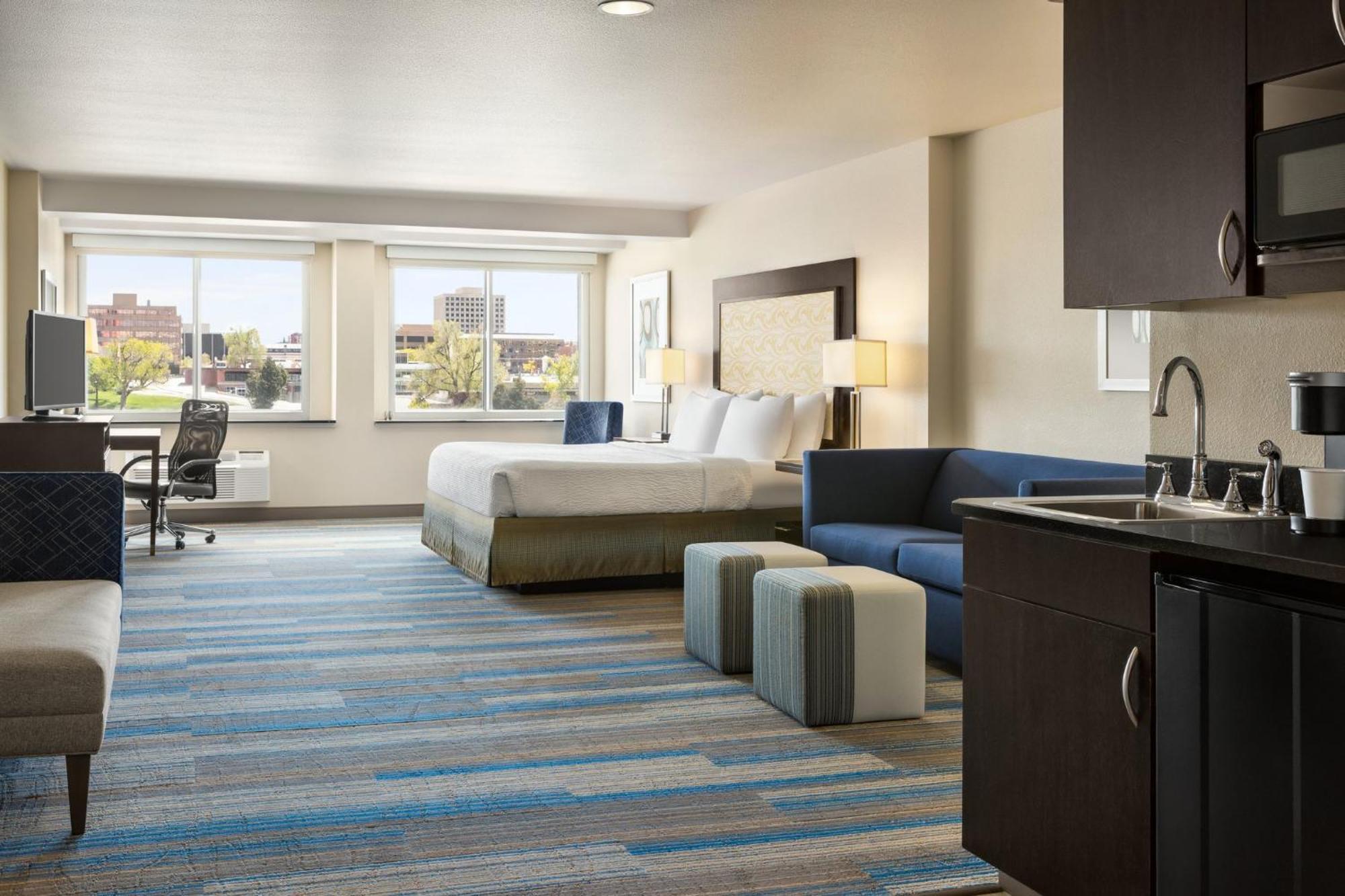 Holiday Inn Express & Suites Colorado Springs Central By Ihg Екстериор снимка