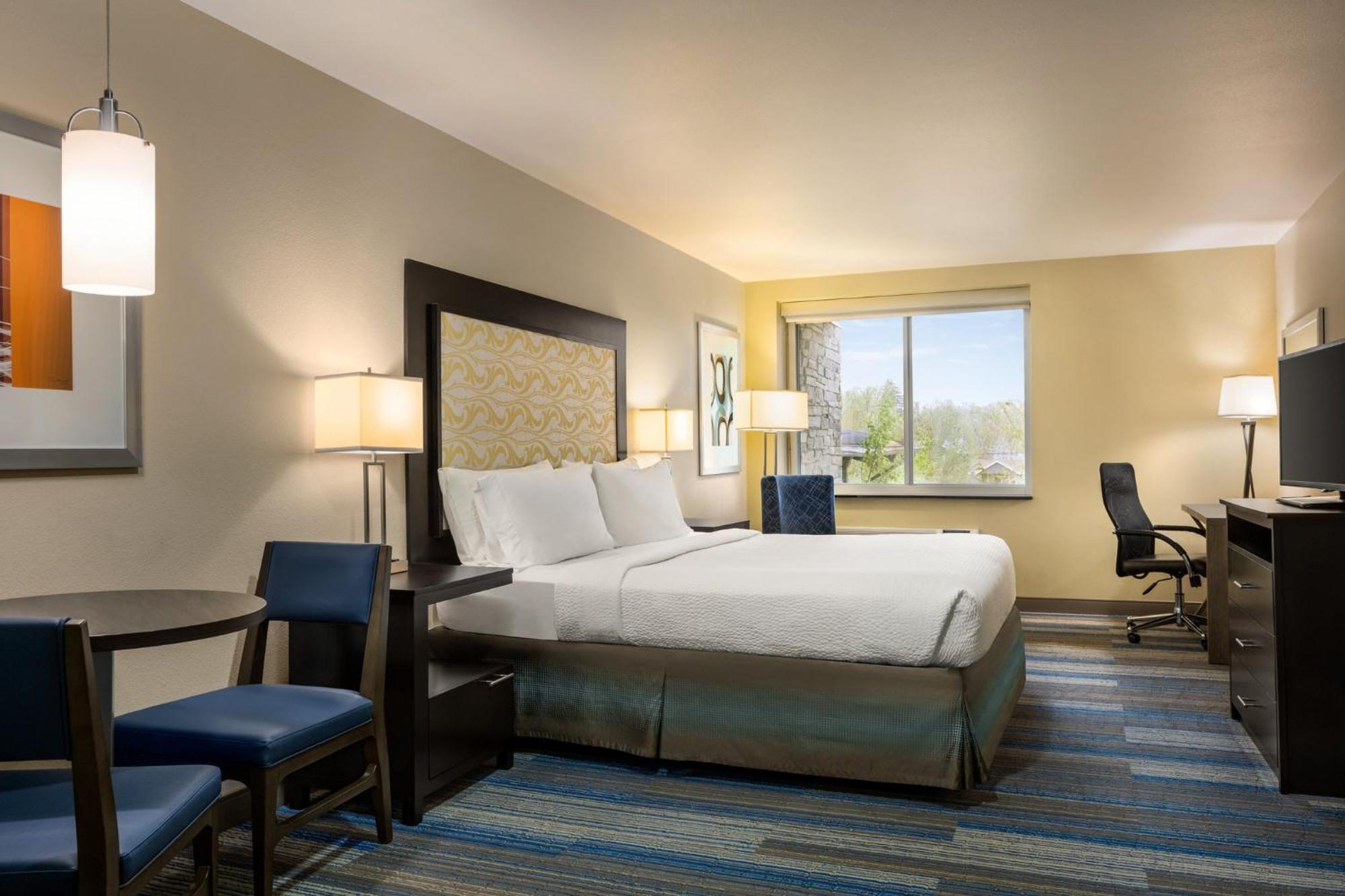 Holiday Inn Express & Suites Colorado Springs Central By Ihg Екстериор снимка