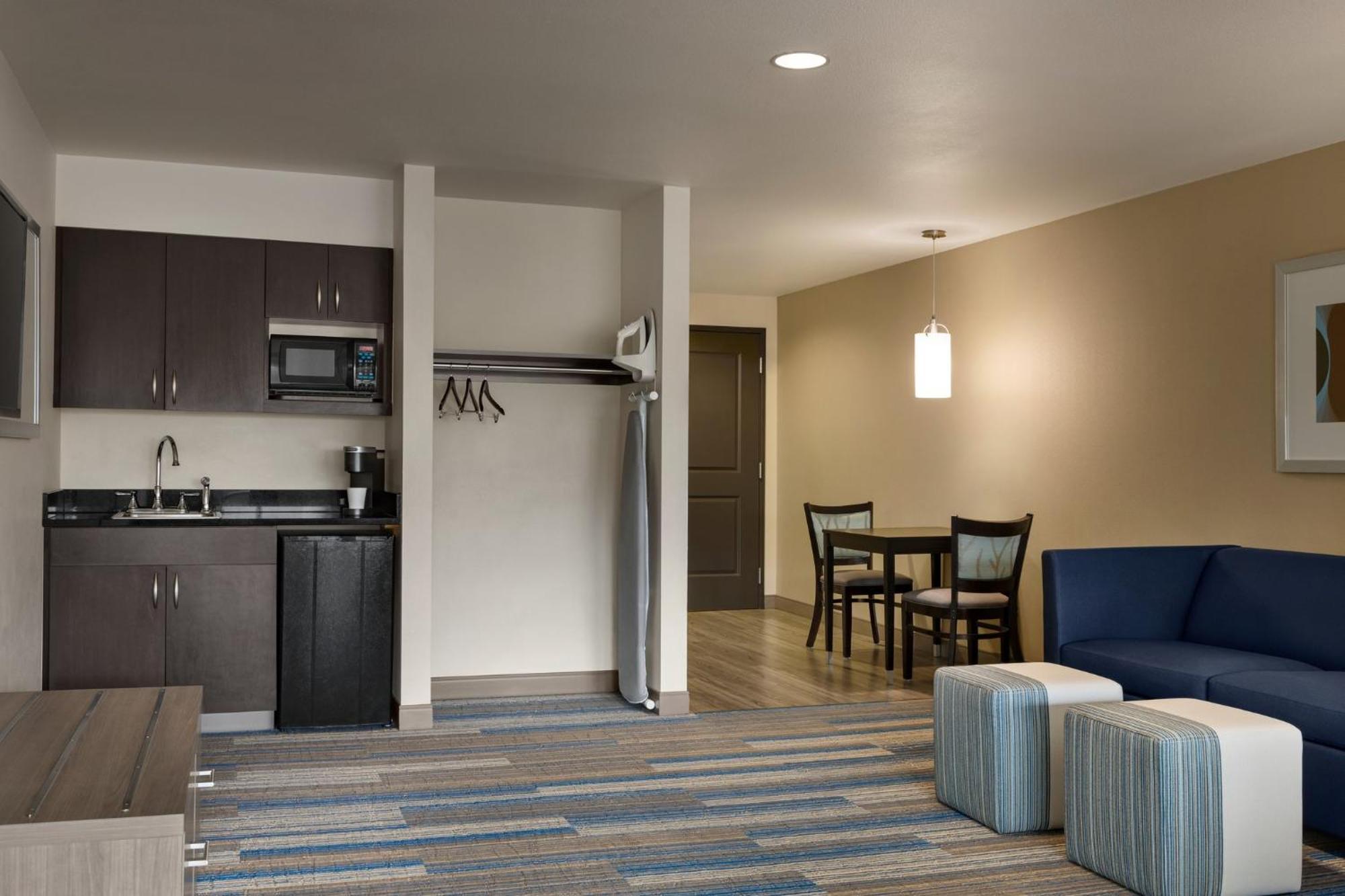 Holiday Inn Express & Suites Colorado Springs Central By Ihg Екстериор снимка
