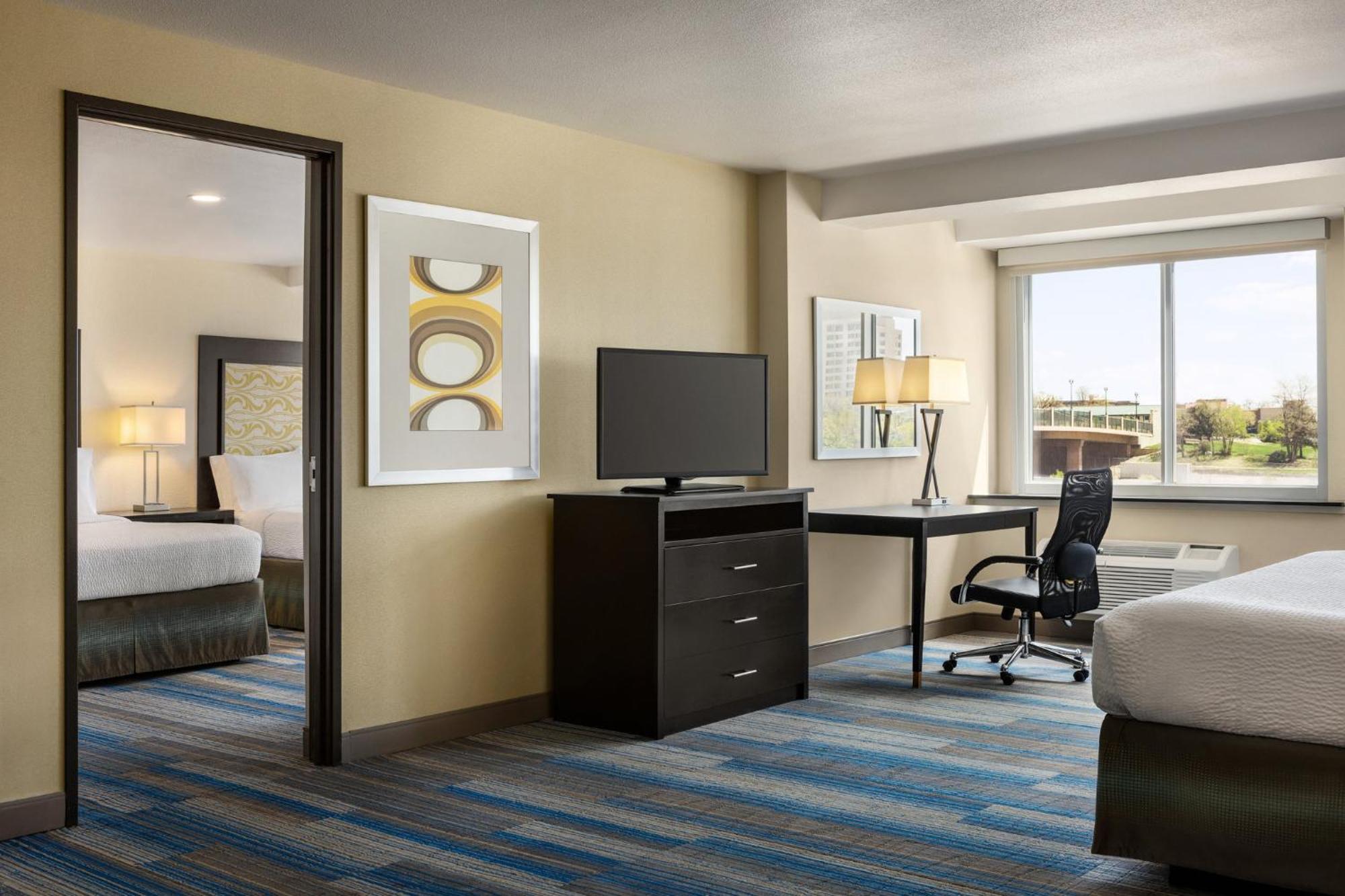 Holiday Inn Express & Suites Colorado Springs Central By Ihg Екстериор снимка