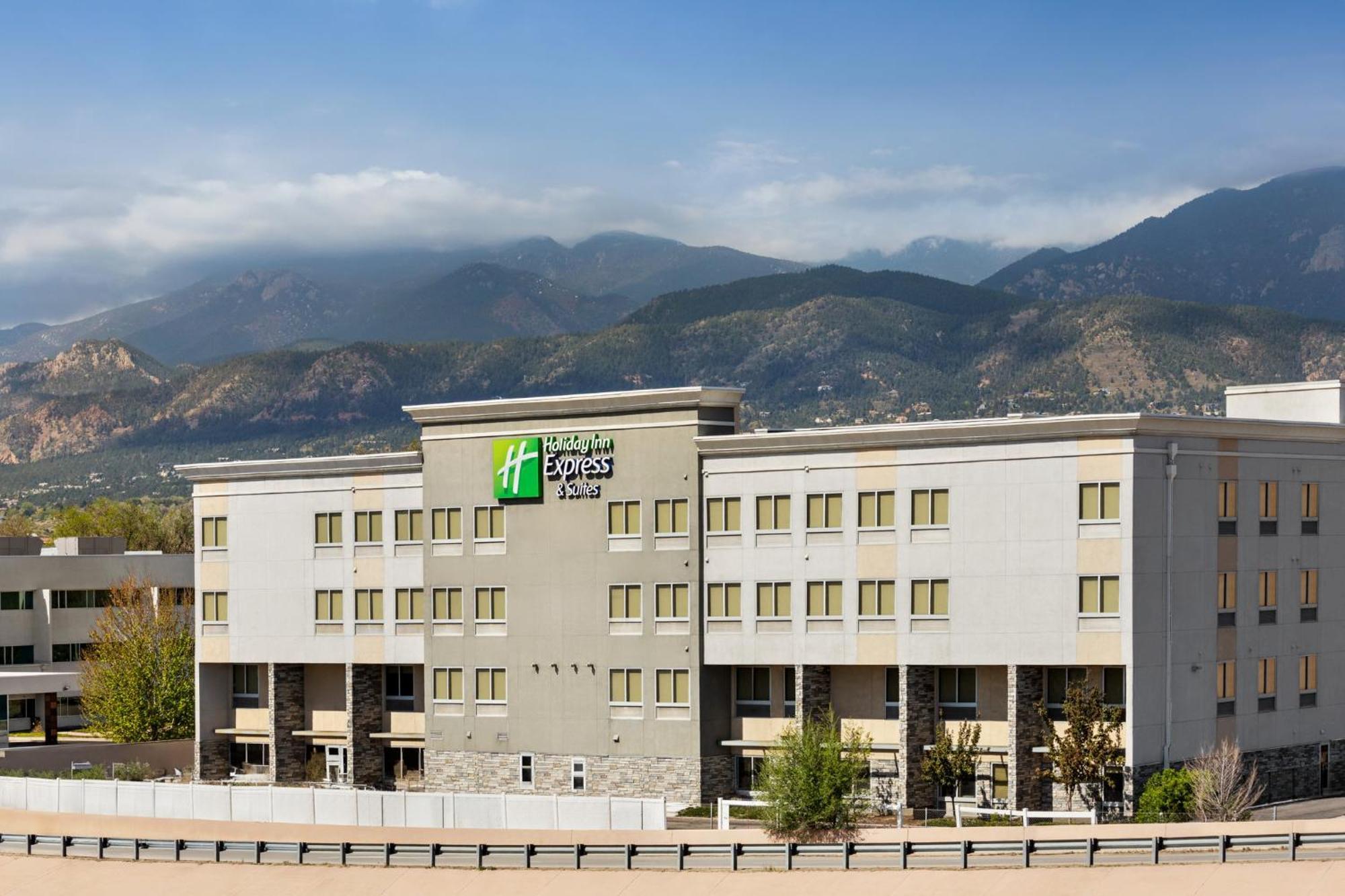 Holiday Inn Express & Suites Colorado Springs Central By Ihg Екстериор снимка