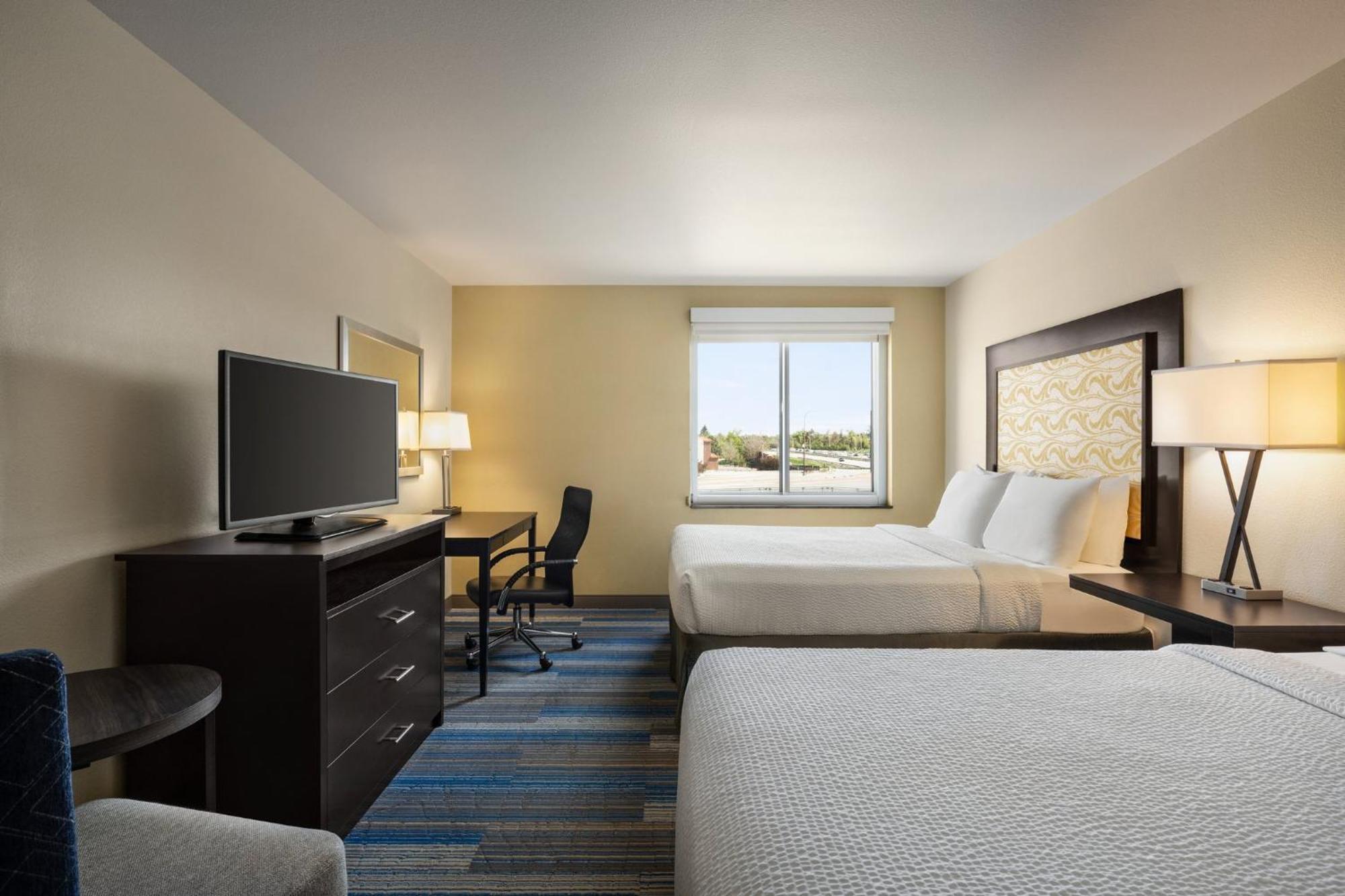 Holiday Inn Express & Suites Colorado Springs Central By Ihg Екстериор снимка