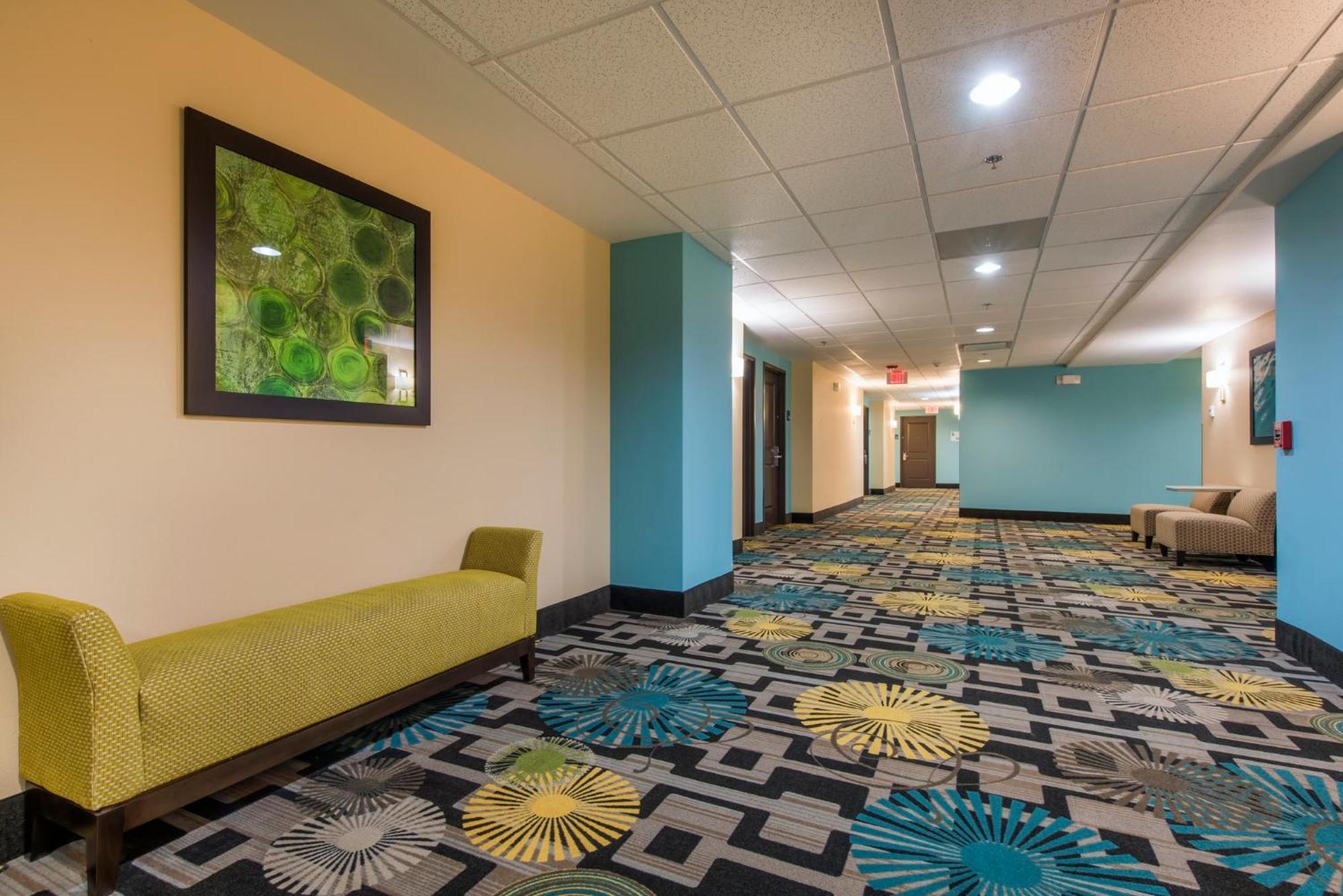 Holiday Inn Express & Suites Colorado Springs Central By Ihg Екстериор снимка